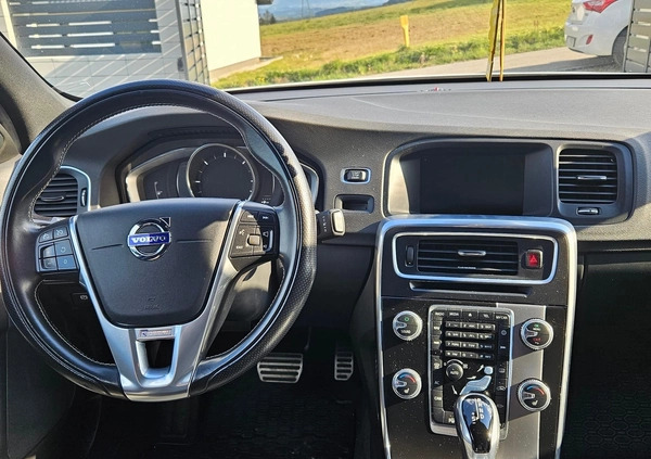 Volvo V60 cena 64000 przebieg: 175000, rok produkcji 2017 z Limanowa małe 29